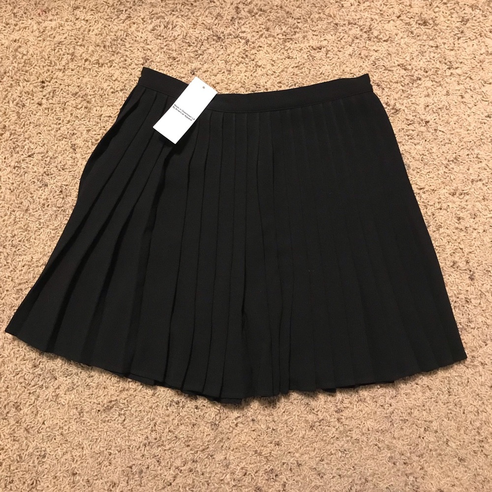 NWT Black American Apparel pleated Crepe skirt